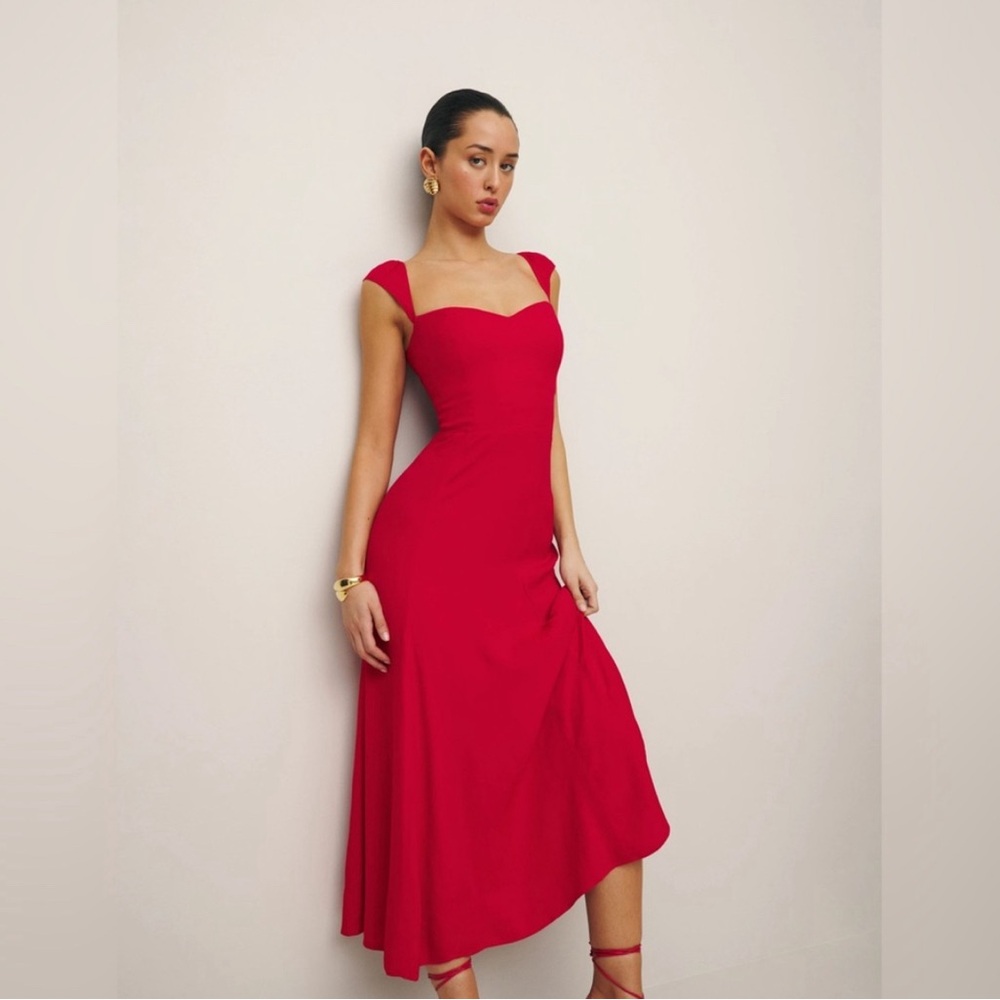 Beautiful dress, in cherry red, from Reformation